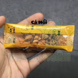 Thức ăn sấy khô gồm : cá hồi, tôm, khoai lang, cà rốt gói nhỏ 3g