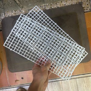 Tấm cork vỏ cây gỗ sồi làm nền chuồng nuôi tạo cảm giác thiên nhiên