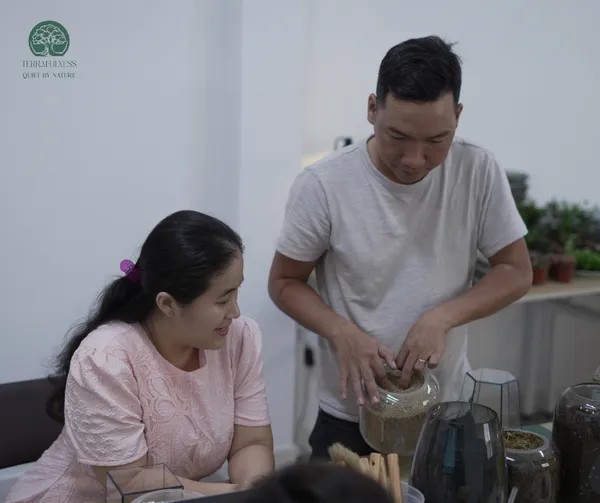 Hoạt động workshop hướng dẫn thiết kế hệ sinh thái mini dưới sự chỉ dẫn của chuyên gia