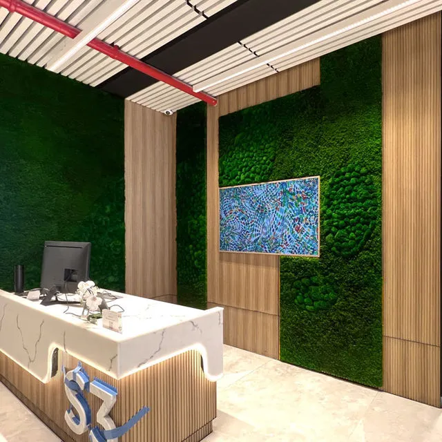 Sự kết hợp tinh tế giữa rêu nhân tạo Forest Green và vật liệu gỗ tạo nên không gian làm việc chuyên nghiệp
