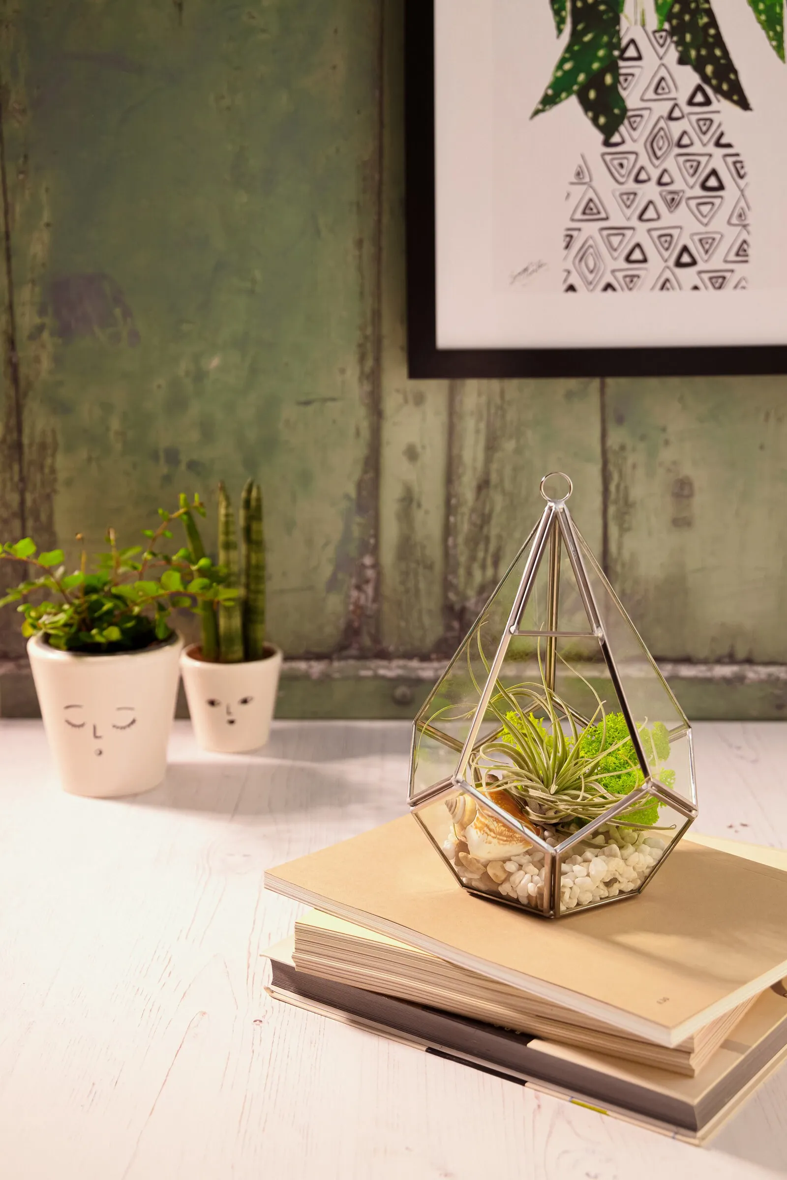 Vẻ đẹp sang trọng và đẳng cấp của Terrarium Kim Cương Diamond Vỏ Xà Cừ Lấp Lánh trong không gian làm việc