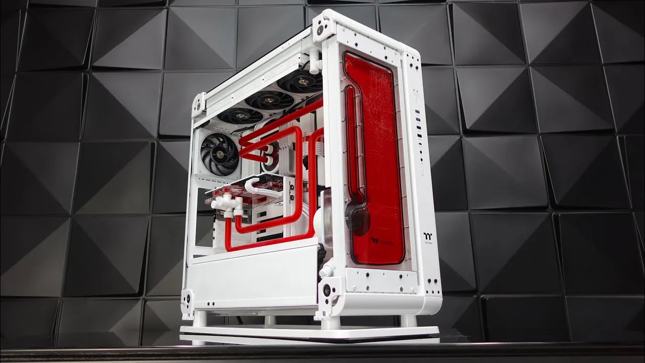 Hệ thống tản nhiệt nước Custom với ống dẫn màu đỏ rực rỡ bên trong vỏ case trắng