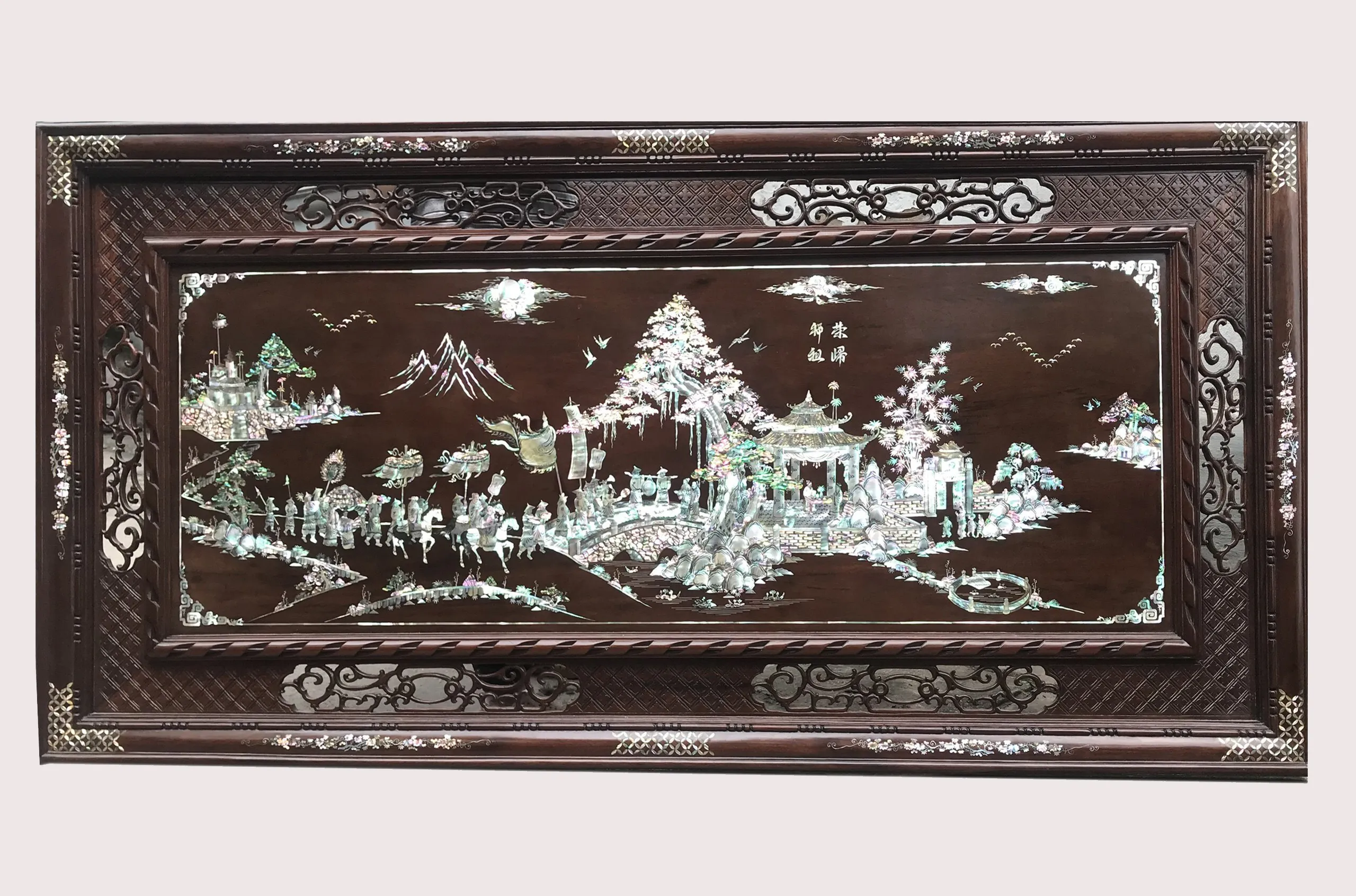 Nghệ thuật khảm vỏ ốc xà cừ Pearl White tinh xảo trên các vật phẩm mỹ nghệ